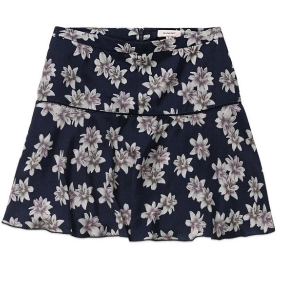 New Aritzia Sunday Best Floral Mini Skirt